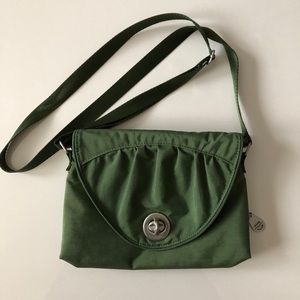 Baggallini medium sized cross body bag